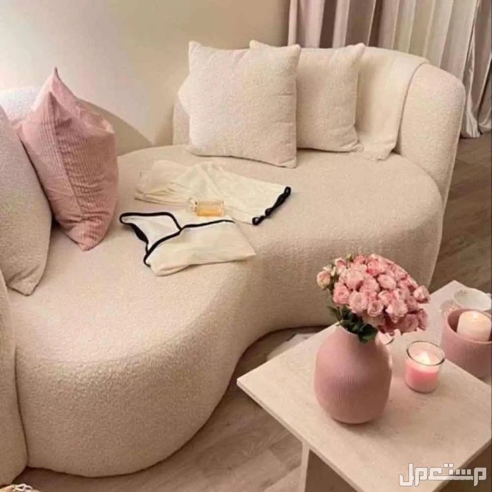 ج في احد المسارحة بسعر 400 ريال سعودي