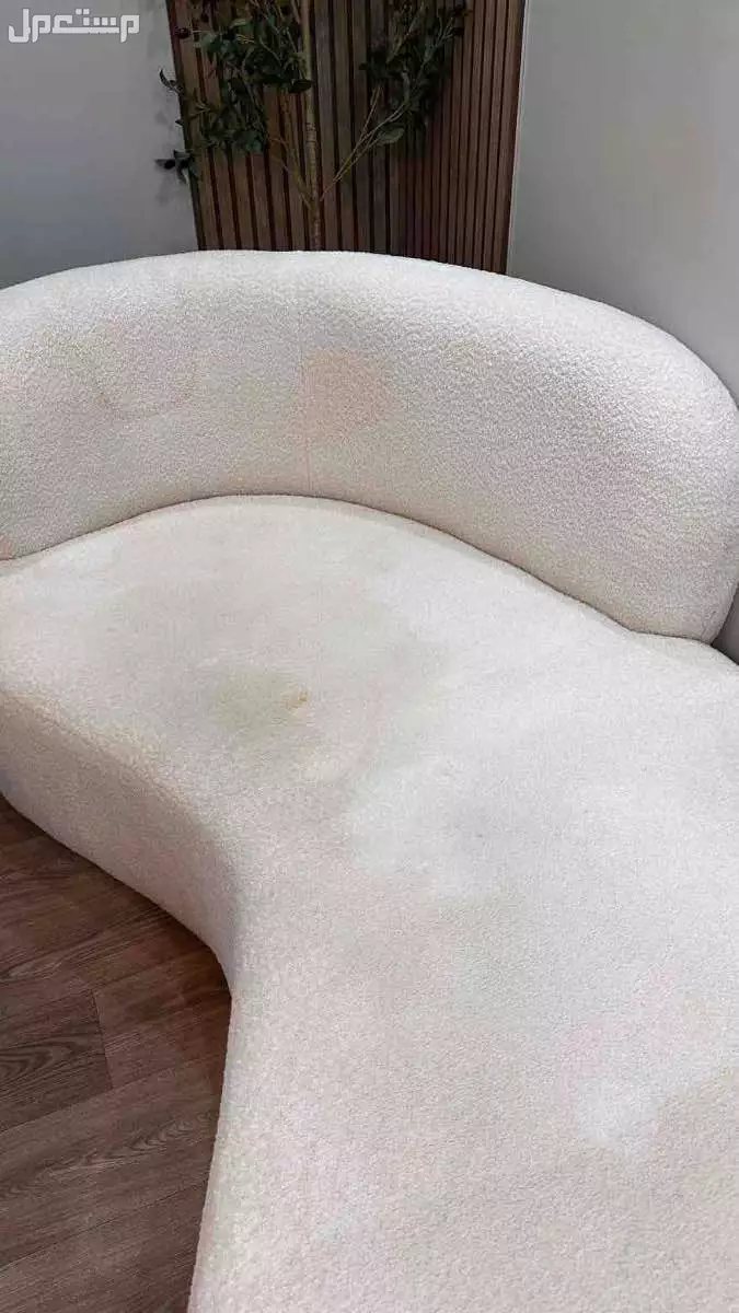 ج في احد المسارحة بسعر 400 ريال سعودي