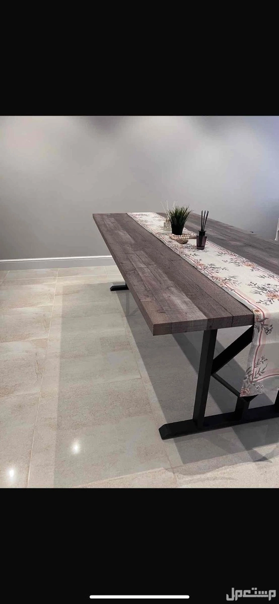 طاوله للبيع من اشلي بنصف السعر الرياض