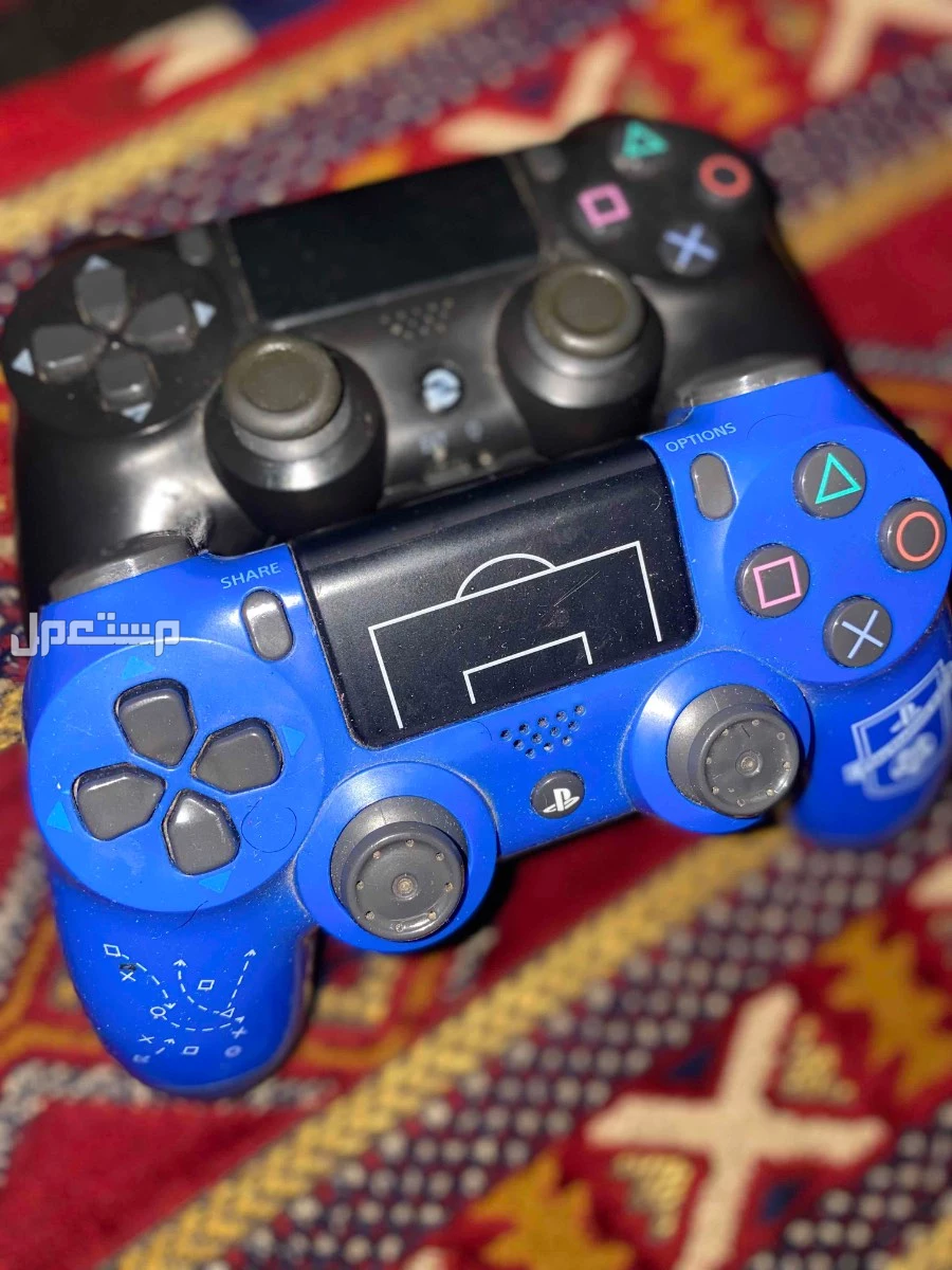 للبيع يد سوني وحده اصليه و قانيه صينيه الوحده بخمسين سبب البيع اني معد استخدمها واجد