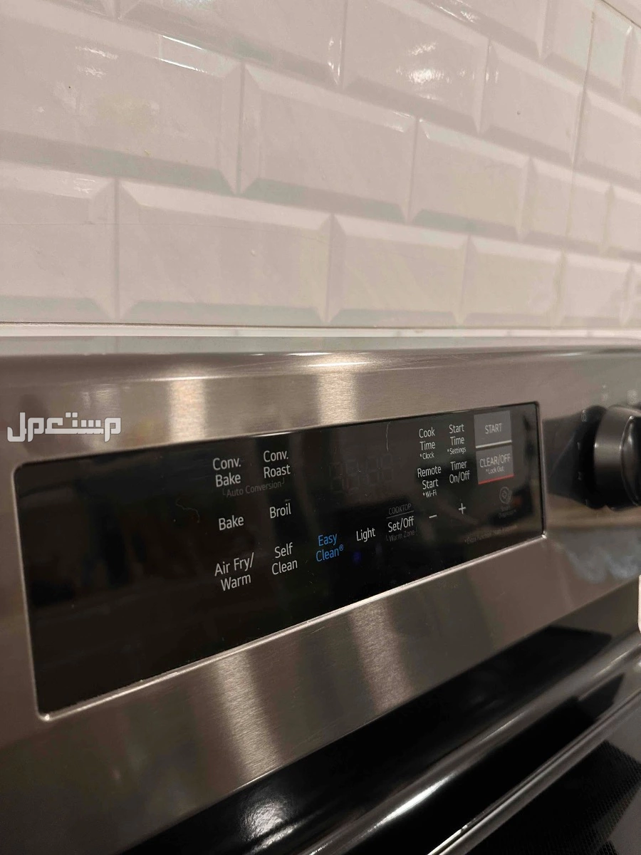 فرن LG كهرباء شبه جديد بقلاية هوائية و 5 عيون في الدمام
