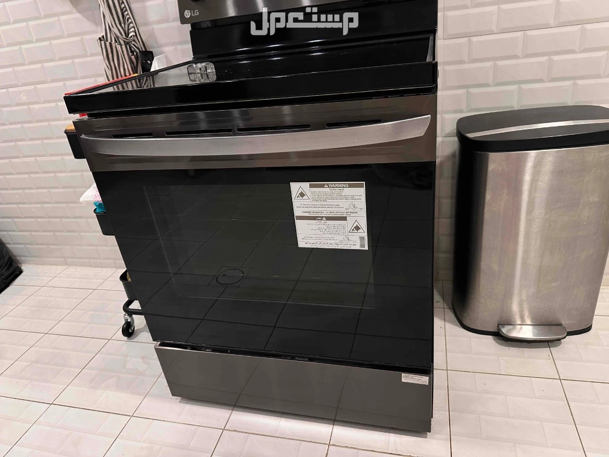 فرن LG كهرباء شبه جديد بقلاية هوائية و 5 عيون في الدمام