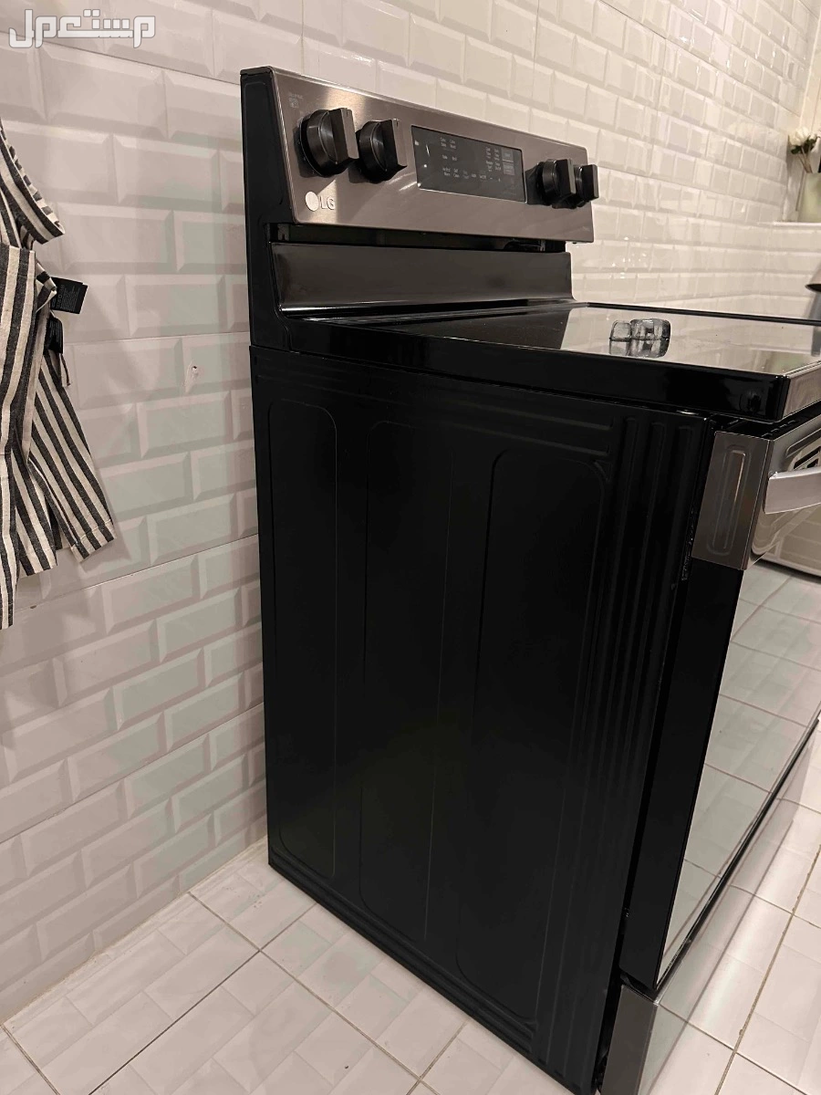 فرن LG كهرباء شبه جديد بقلاية هوائية و 5 عيون في الدمام