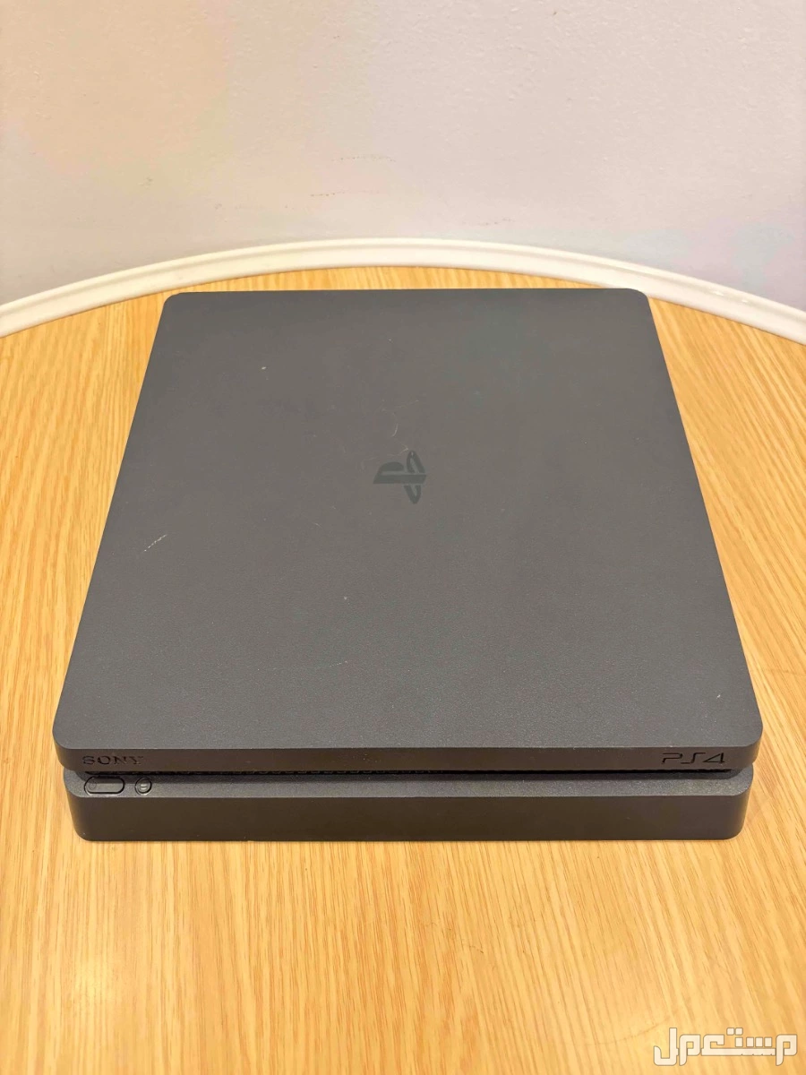 سوني 4 مستخدم للبيع  في الدمام بسعر 500 ريال سعودي