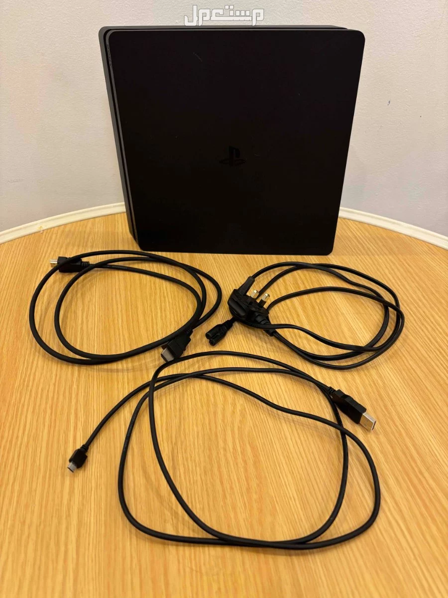 سوني 4 مستخدم للبيع  في الدمام بسعر 500 ريال سعودي