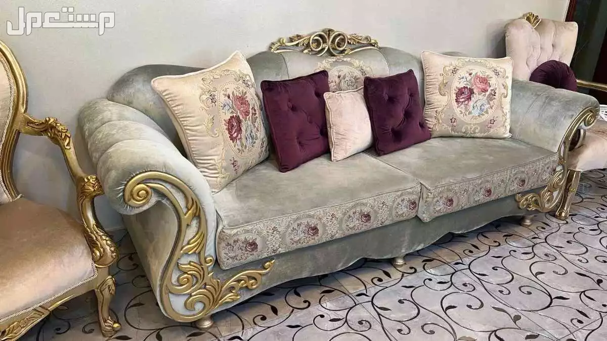 للبيع كنب فاخر مخمل استخدام بسيط جدًا في جدة