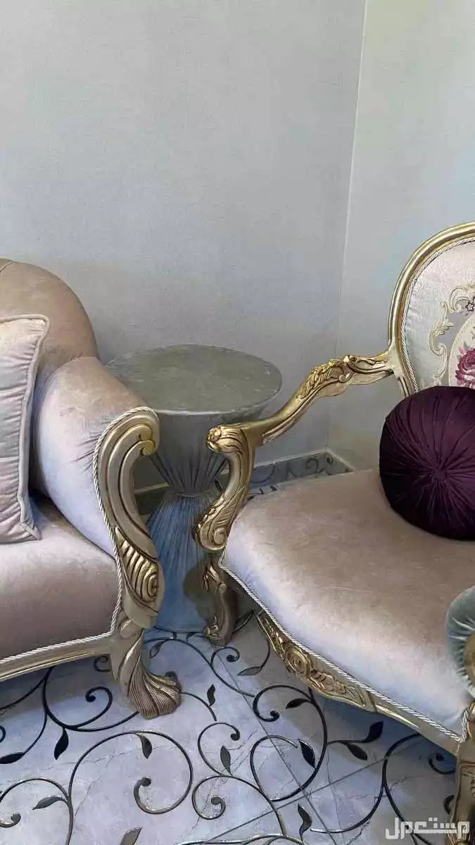 للبيع كنب فاخر مخمل استخدام بسيط جدًا في جدة