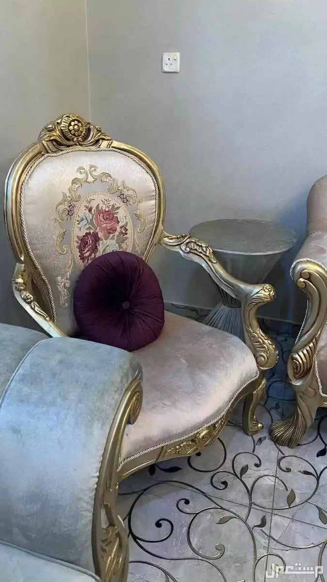 للبيع كنب فاخر مخمل استخدام بسيط جدًا في جدة