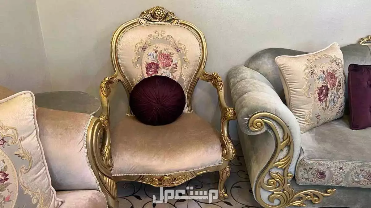 للبيع كنب فاخر مخمل استخدام بسيط جدًا في جدة