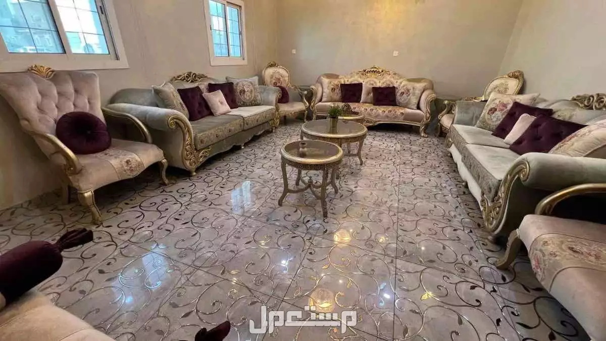 للبيع كنب فاخر مخمل استخدام بسيط جدًا في جدة