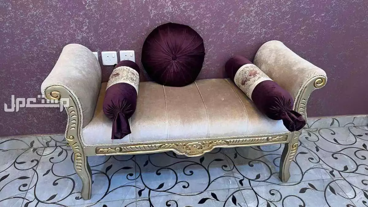 للبيع كنب فاخر مخمل استخدام بسيط جدًا في جدة