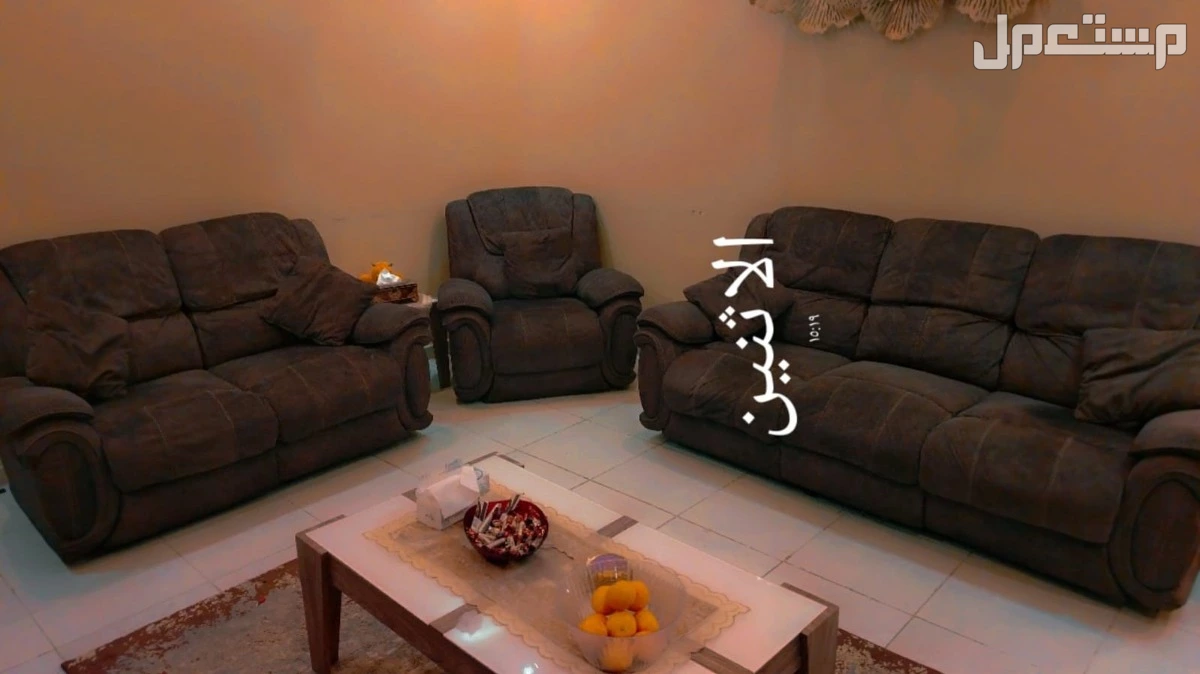 كنب مجلس مستعمل للبيع بمكة المكرمة بسعر 1000 قابل للتفاوض بالسعر المعقول طقم كنب نظيف مكون من كنبه 3 اشخاص  وكنبه شخصين وكرسي 
جميع الكراسي تفتح وتغلق