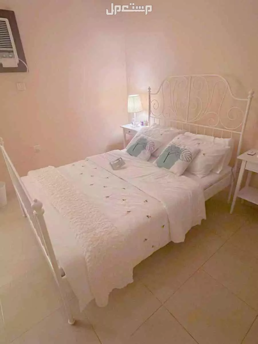 سرير ايكيا حديد ابيض نفر ونص في جدة