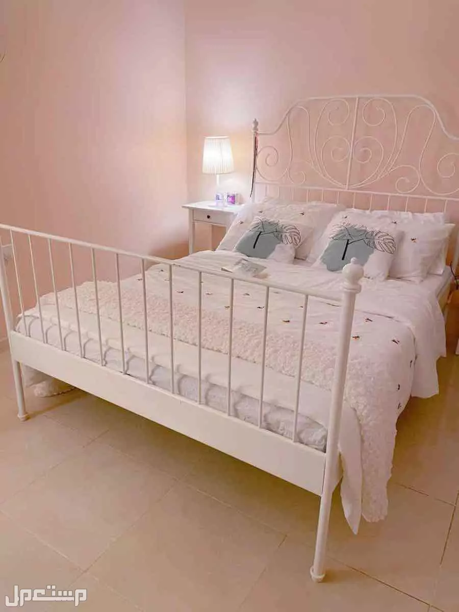 سرير ايكيا حديد ابيض نفر ونص في جدة