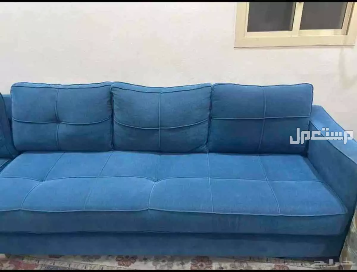 للبيع كنب 4 قطع مع المخدات نظيف ومرتب