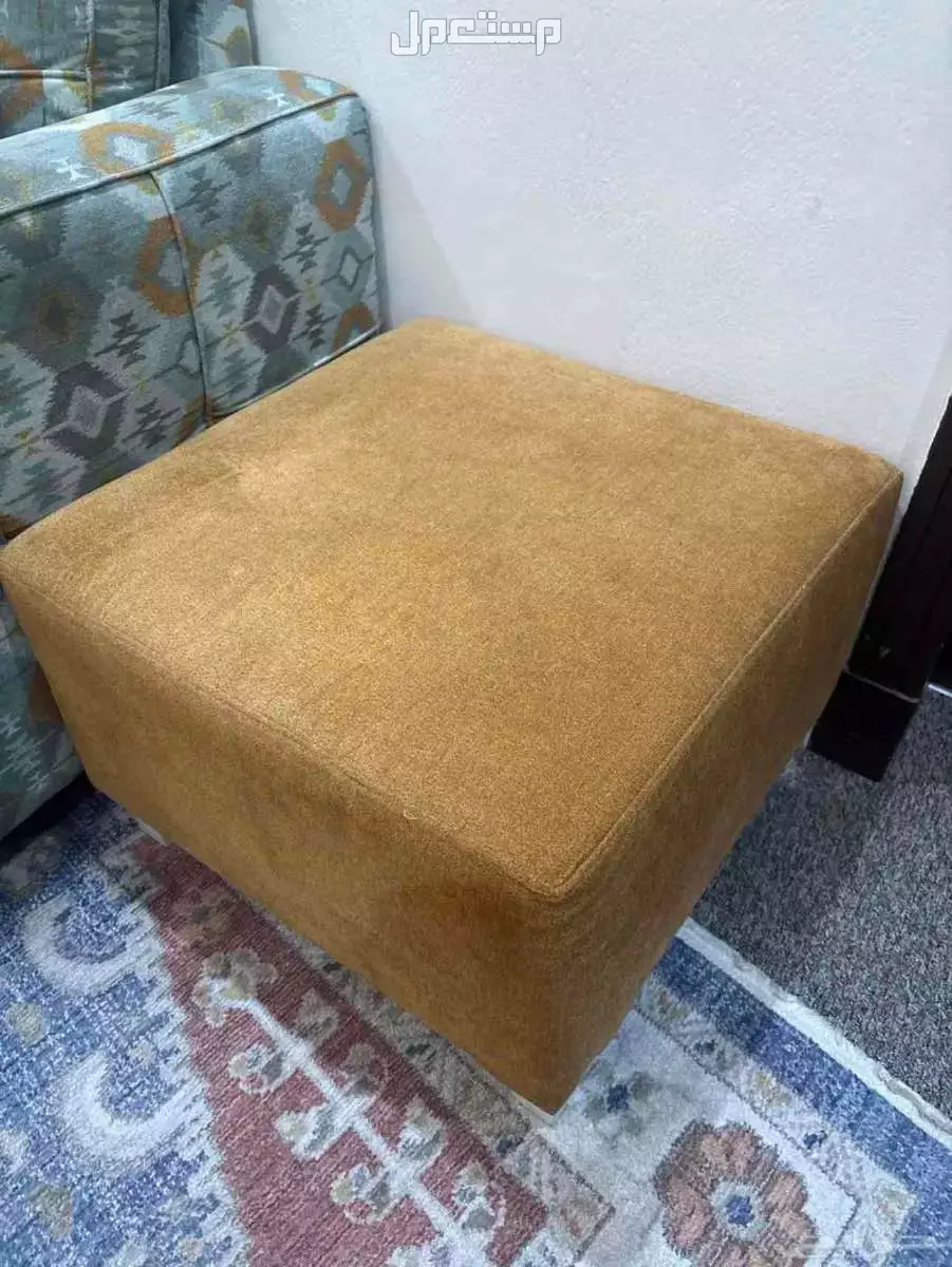 للبيع كنب 4 قطع مع المخدات نظيف ومرتب