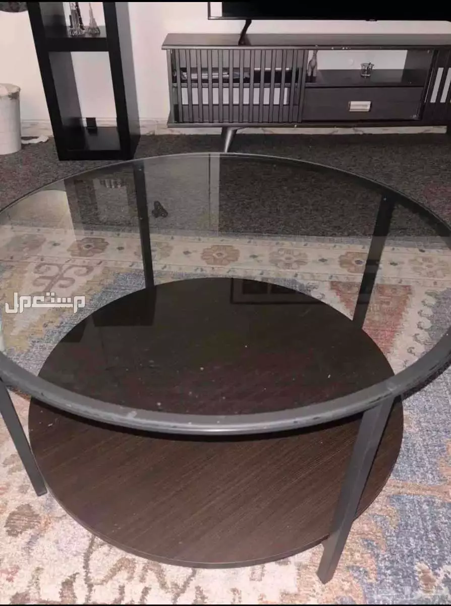 للبيع كنب 4 قطع مع المخدات نظيف ومرتب