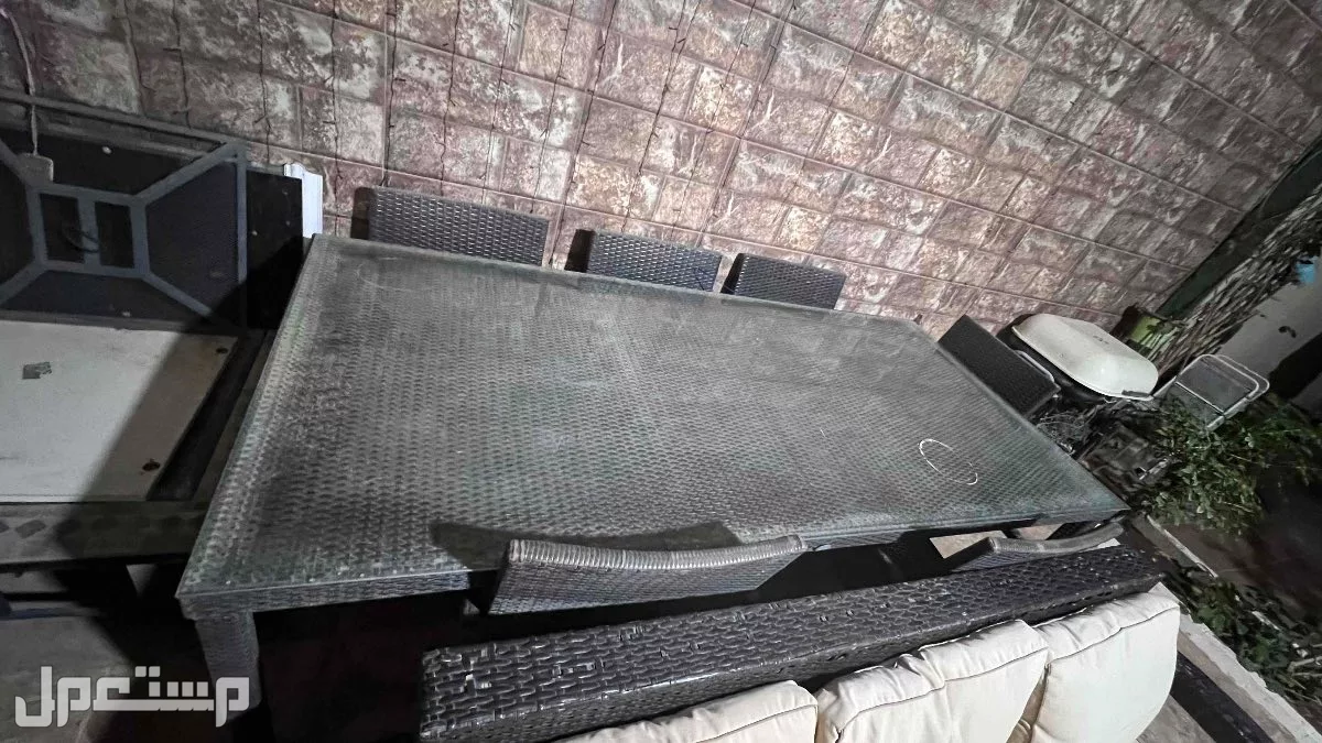طاولة خارجية للبيع في الرياض بسعر 650 ريال سعودي