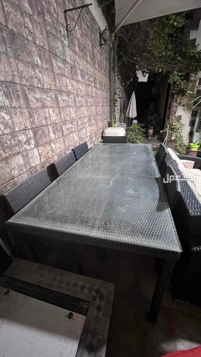 طاولة خارجية للبيع في الرياض بسعر 650 ريال سعودي