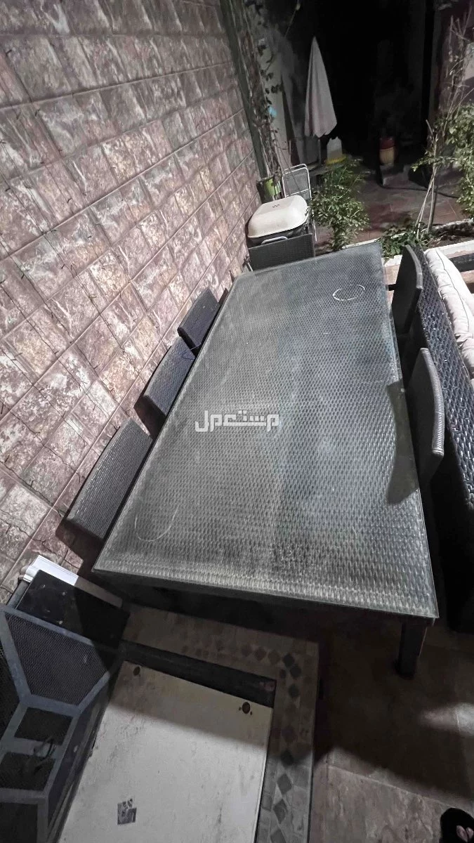 طاولة خارجية للبيع في الرياض بسعر 650 ريال سعودي