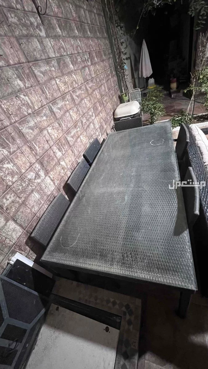 طاولة خارجية للبيع في الرياض بسعر 650 ريال سعودي