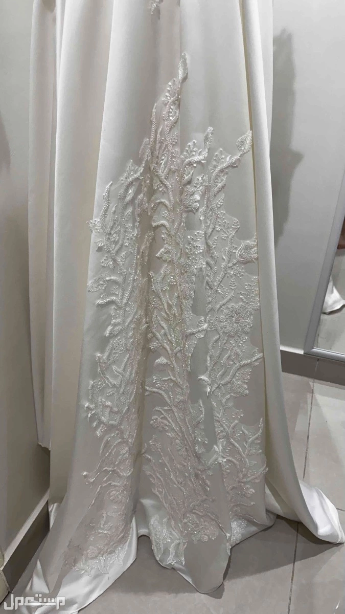 فستان في الطائف بسعر 1500 ريال سعودي قابل للتناقش في السعر من الاسفل