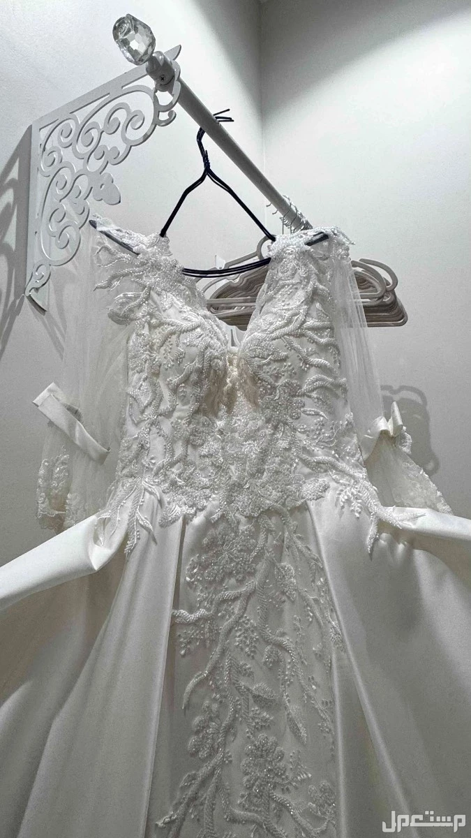 فستان في الطائف بسعر 1500 ريال سعودي قابل للتناقش في السعر من فوق