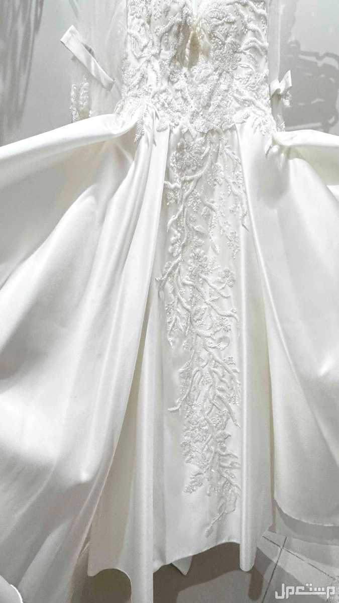 فستان في الطائف بسعر 1500 ريال سعودي قابل للتناقش في السعر