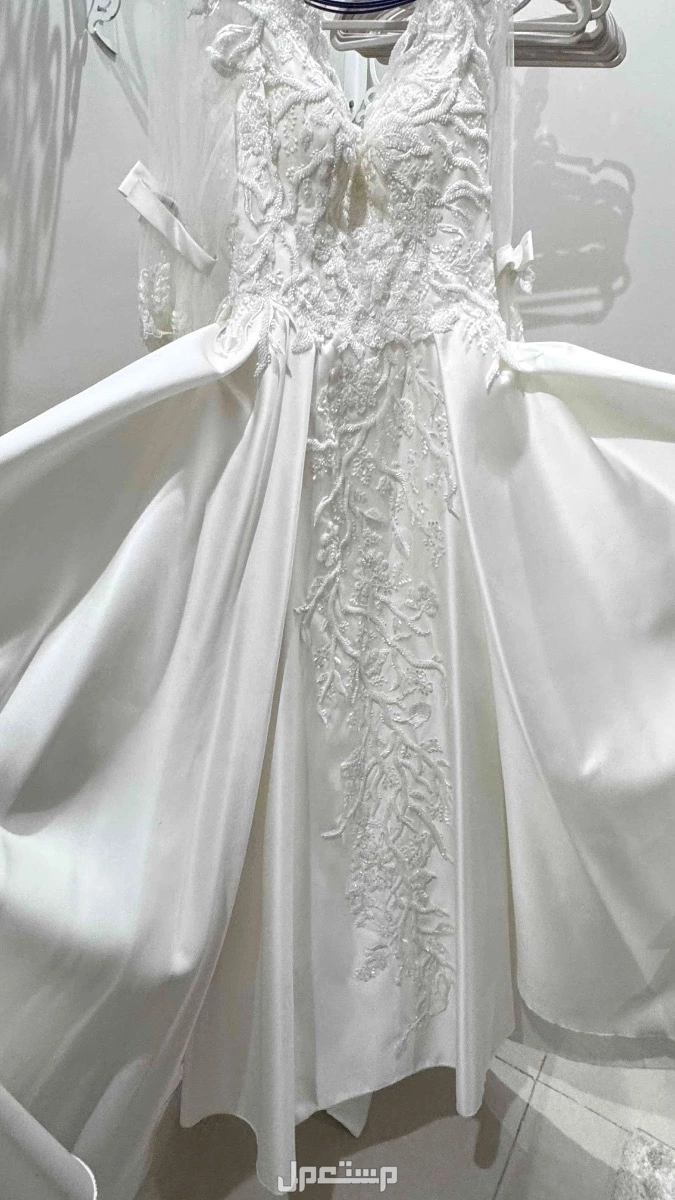 فستان في الطائف بسعر 1500 ريال سعودي قابل للتناقش في السعر
