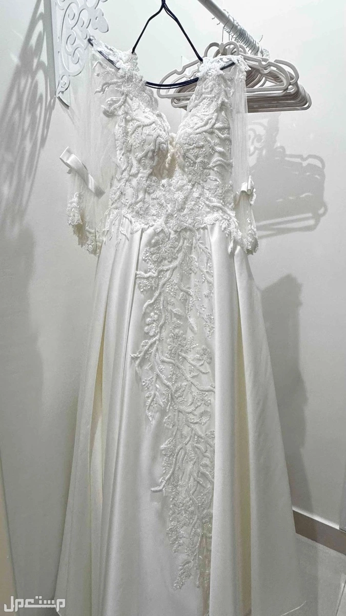 فستان في الطائف بسعر 1500 ريال سعودي قابل للتناقش في السعر