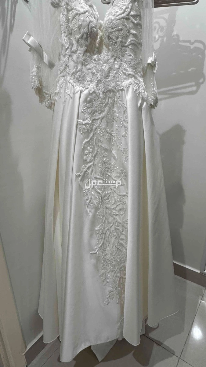فستان في الطائف بسعر 1500 ريال سعودي قابل للتناقش في السعر