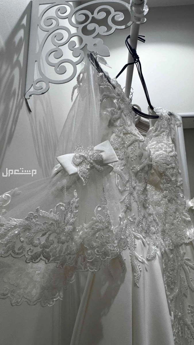 فستان في الطائف بسعر 1500 ريال سعودي قابل للتناقش في السعر الكم