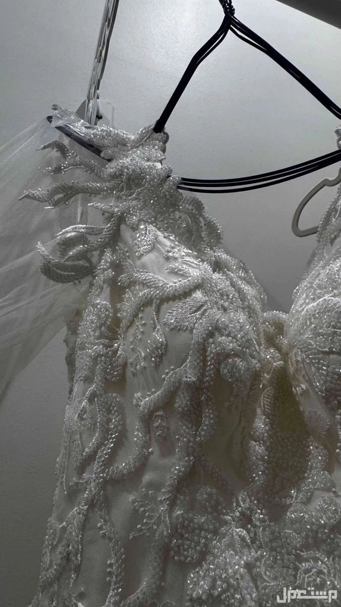 فستان في الطائف بسعر 1500 ريال سعودي قابل للتناقش في السعر