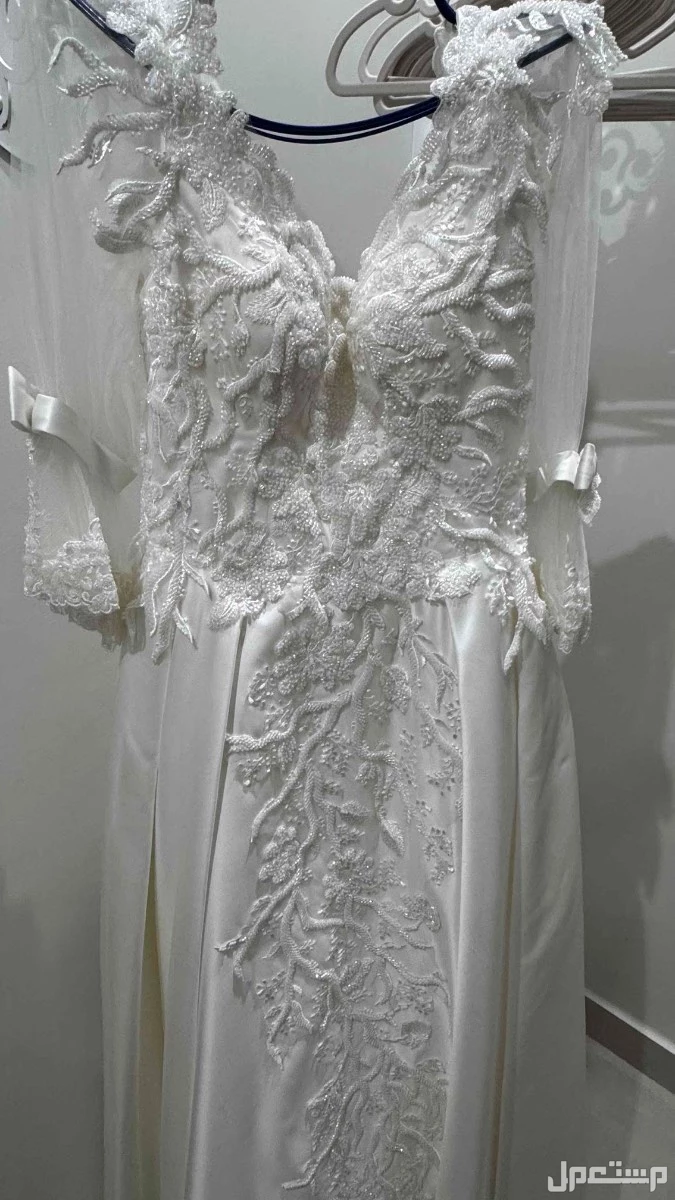 فستان في الطائف بسعر 1500 ريال سعودي قابل للتناقش في السعر