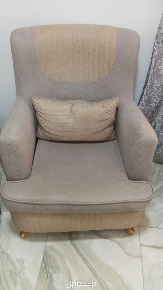 للبيع كنب مستعمل عدد 2 طقم بسعر 2000 قابل للتفاوض بالمعقول