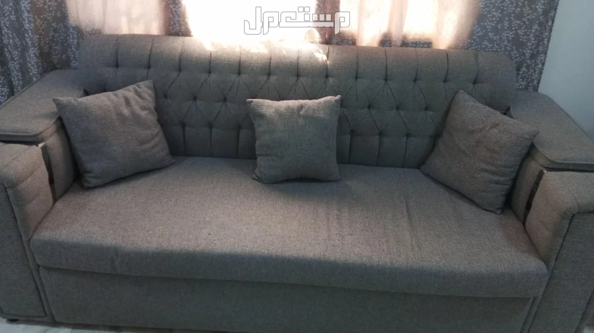 للبيع كنب مستعمل عدد 2 طقم بسعر 2000 قابل للتفاوض بالمعقول