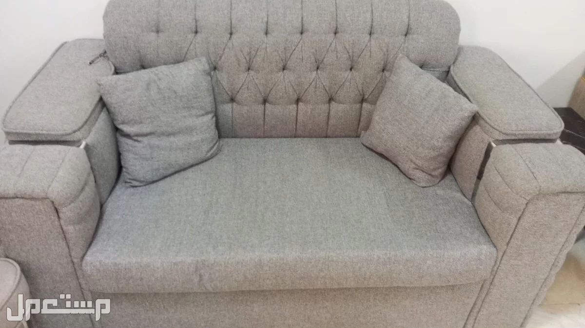 للبيع كنب مستعمل عدد 2 طقم بسعر 2000 قابل للتفاوض بالمعقول