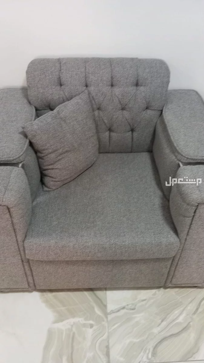 للبيع كنب مستعمل عدد 2 طقم بسعر 2000 قابل للتفاوض بالمعقول