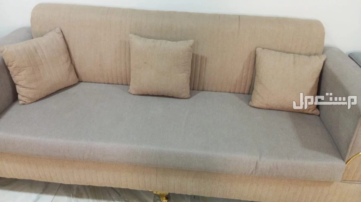 للبيع كنب مستعمل عدد 2 طقم بسعر 2000 قابل للتفاوض بالمعقول