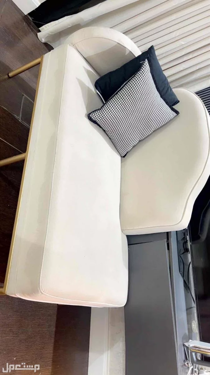 اريكة و كرسي هزاز في الرياض بسعر 600 ريال سعودي