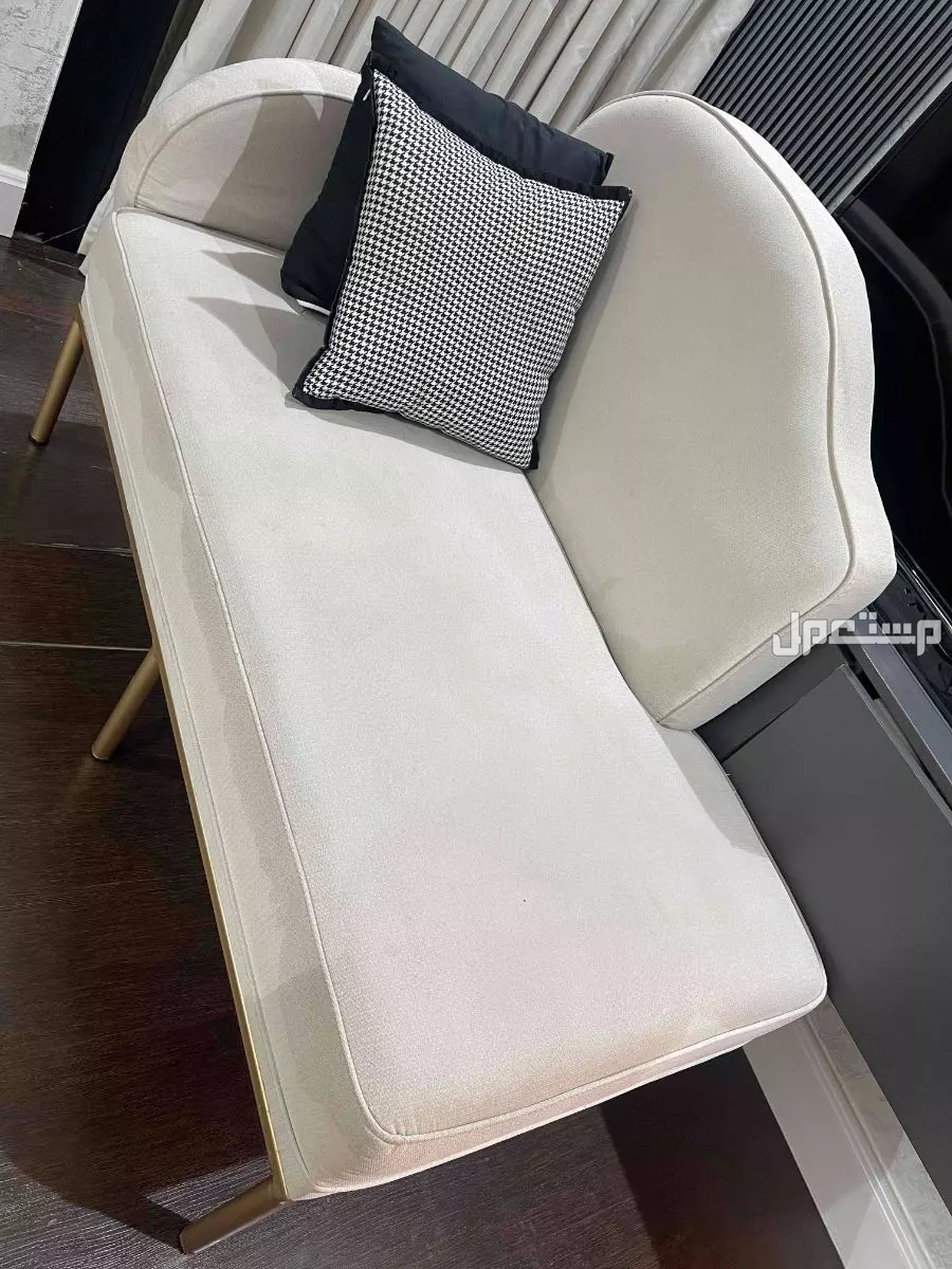 اريكة و كرسي هزاز في الرياض بسعر 600 ريال سعودي