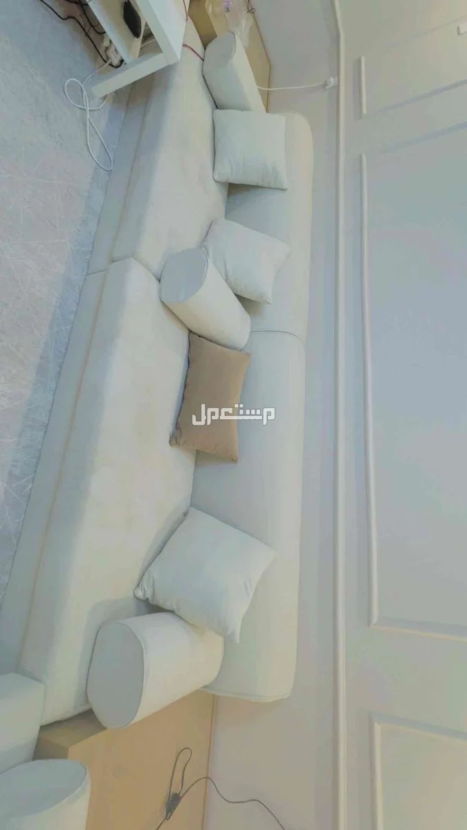 للبيع كنب مجلس ثلاث قطع بسعرمغري ريال