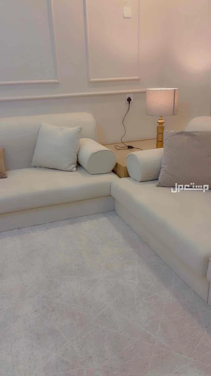 للبيع كنب مجلس ثلاث قطع بسعرمغري ريال