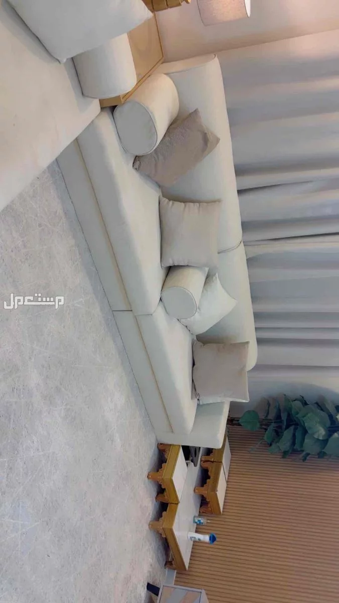 للبيع كنب مجلس ثلاث قطع بسعرمغري ريال