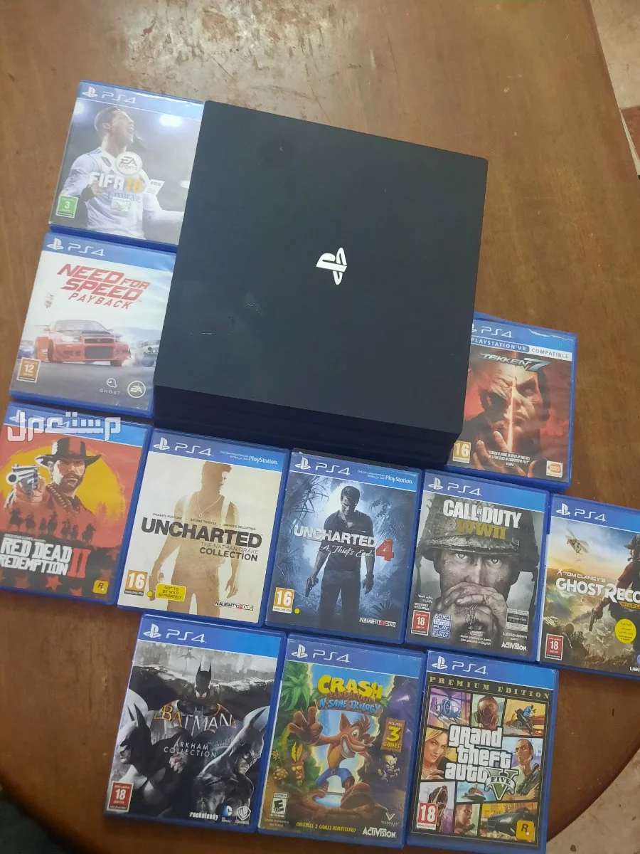 للبيع بلايستيشن سوني 4 برو بسعر 950ريال.