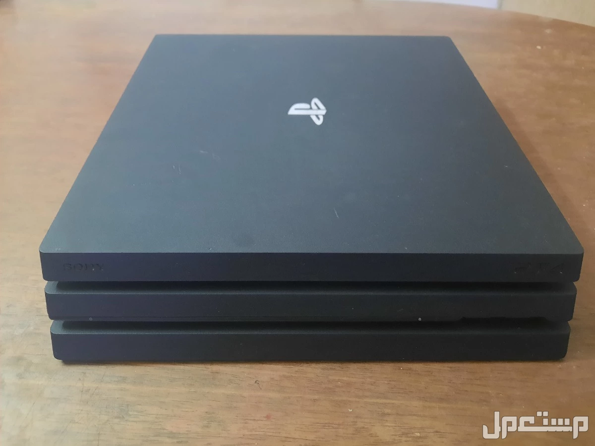 للبيع بلايستيشن سوني 4 برو بسعر 950ريال.