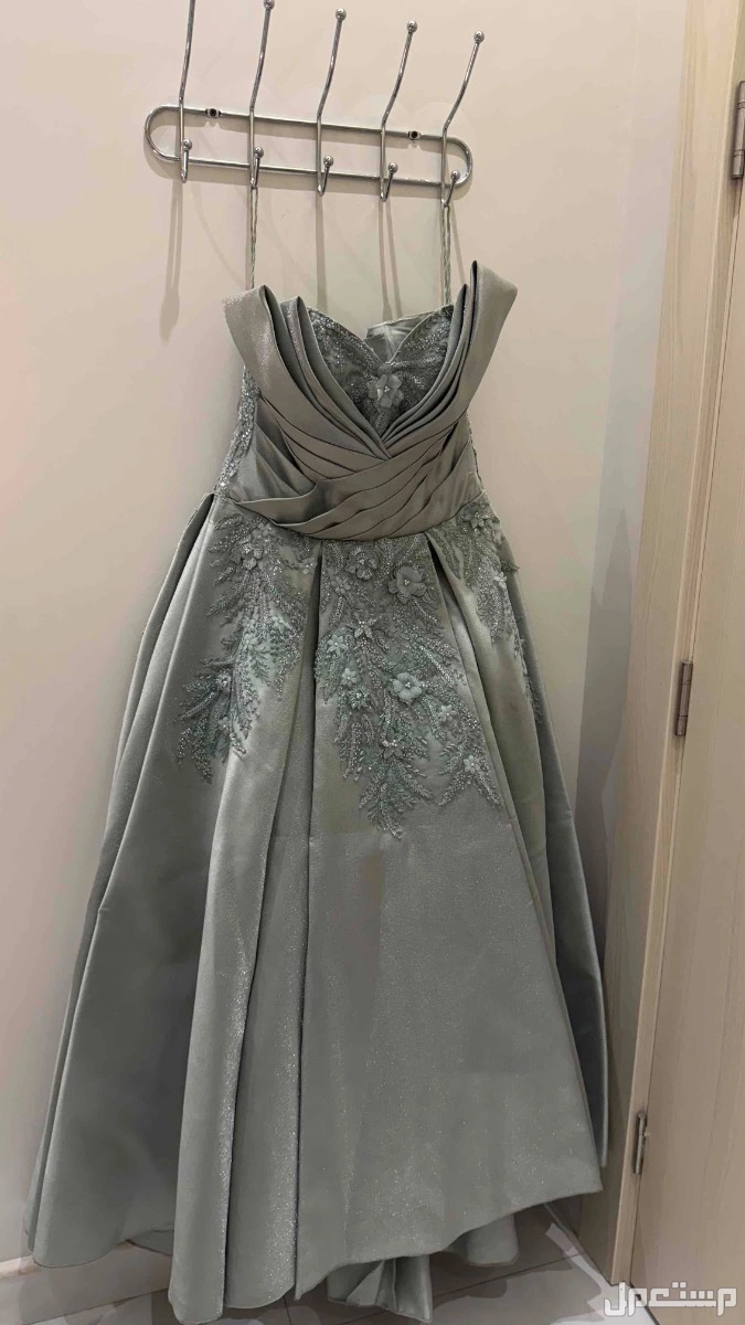 فستان جديد ما انلبس الا خمس ساعات من بوتيك في جده  بسعر 500