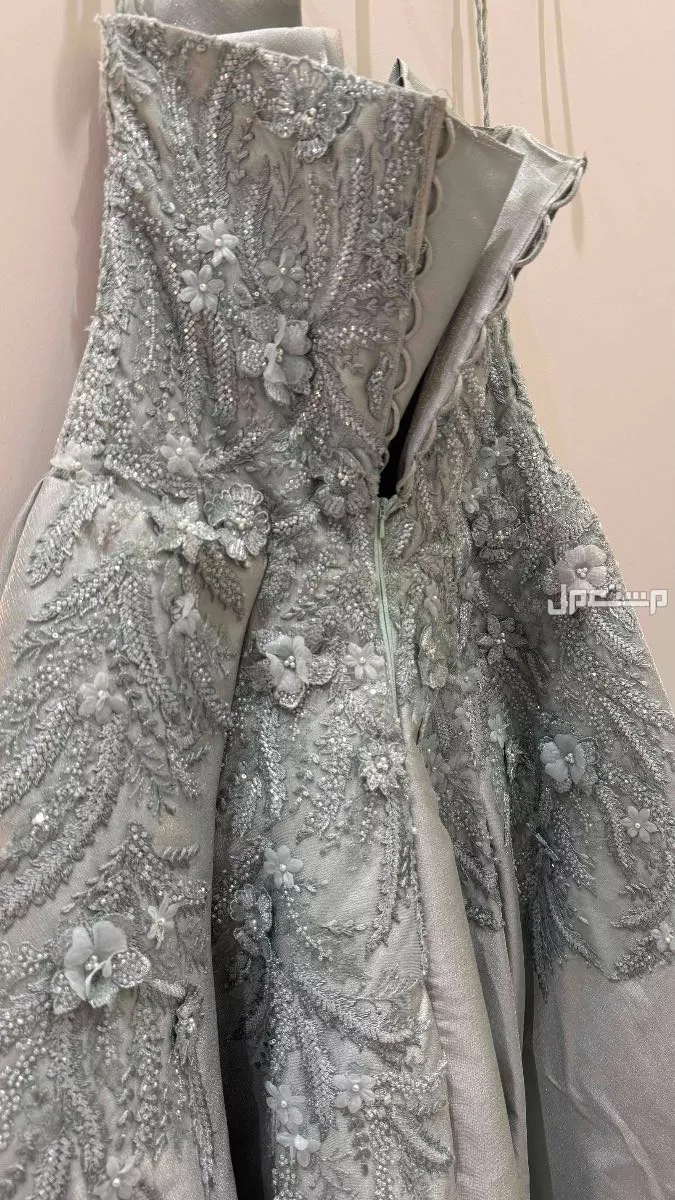 فستان جديد ما انلبس الا خمس ساعات من بوتيك في جده  بسعر 500