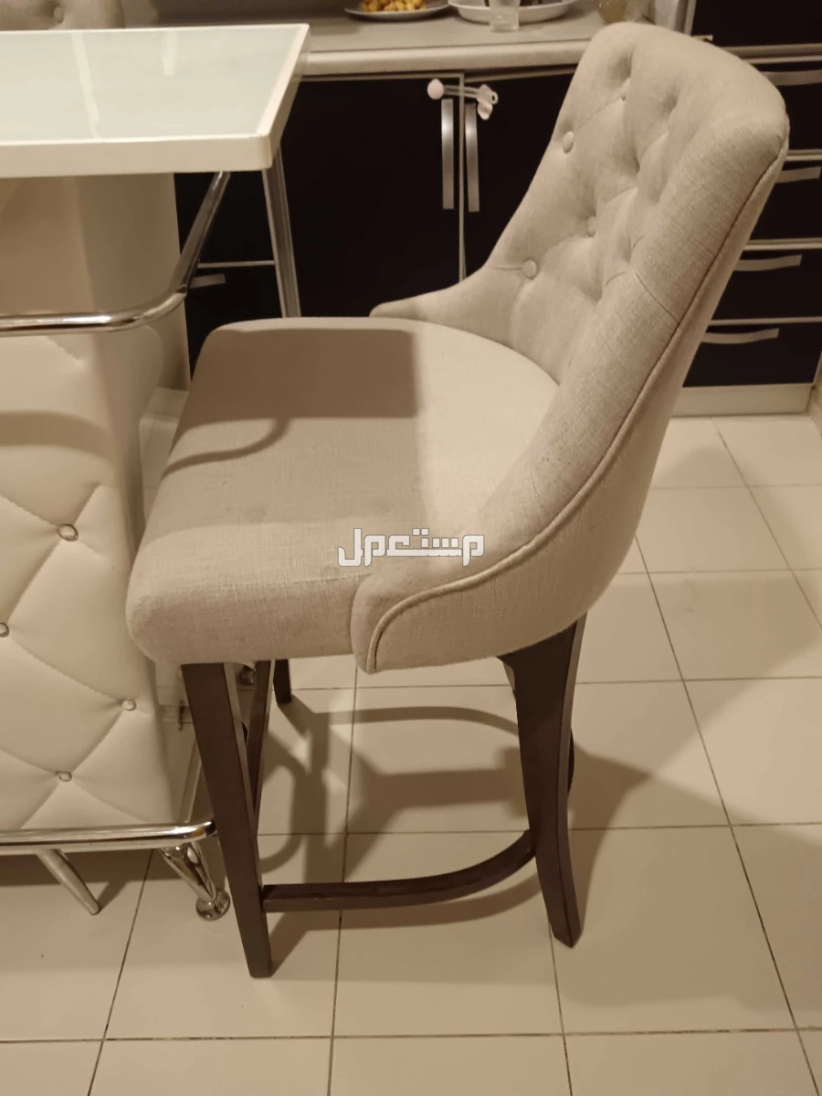 طاولة كوفي مع 2 كراسي  في أبهــــا بسعر 400 ريال سعودي