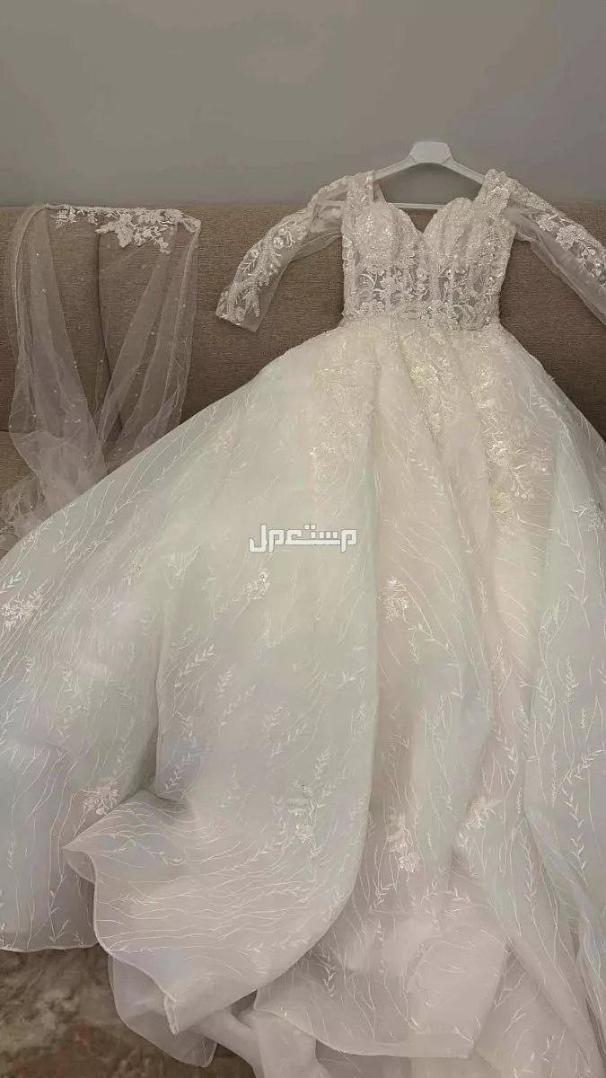 لبيع فستان زواج  ( جدة فقط ) بسعر 2900 وقابل للتفاوض